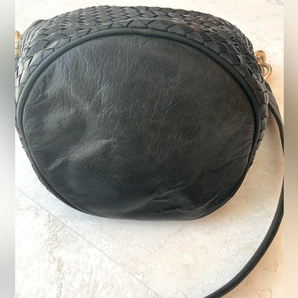 Black Woven Leather Vintage Zippered Bucket Purse - Picture 3 of 5